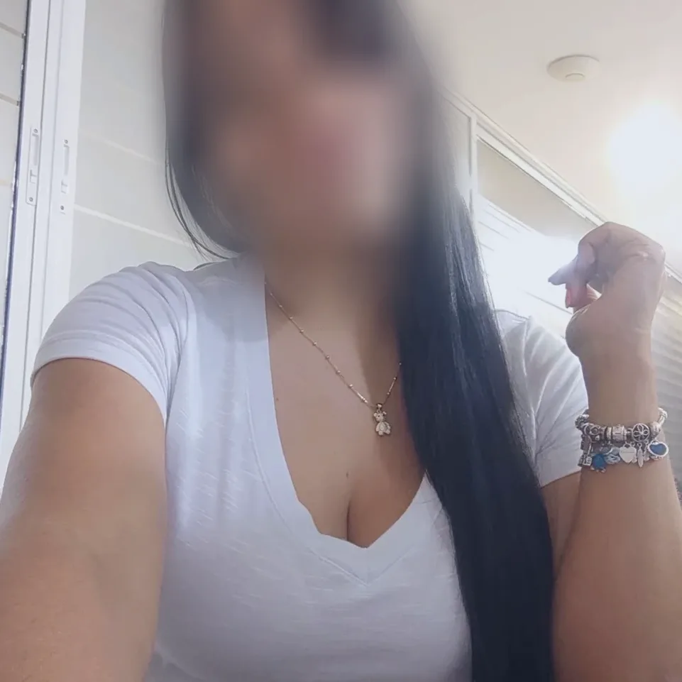 Amber, 35
