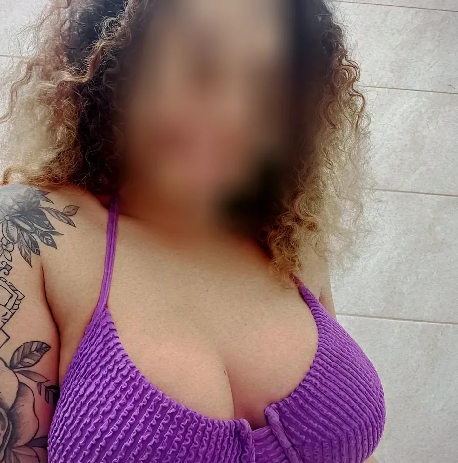 Anna, 32
