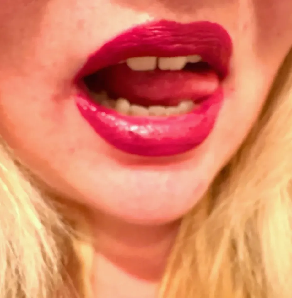 Anne, 24