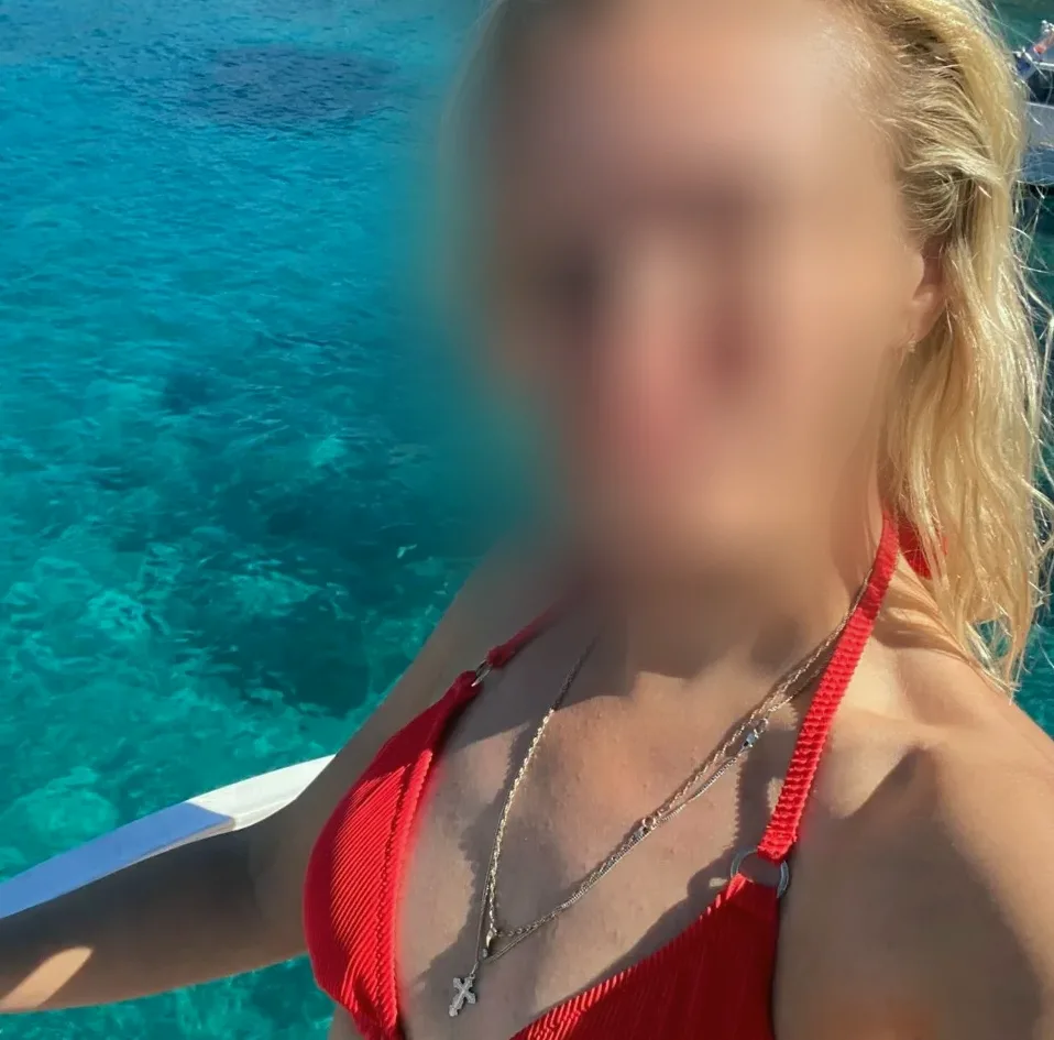 Ellen, 39