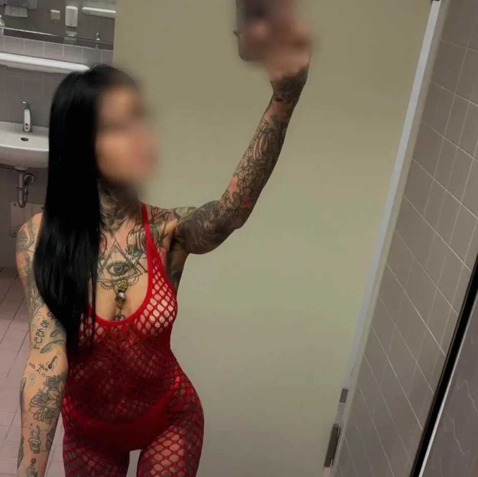Julia, 34