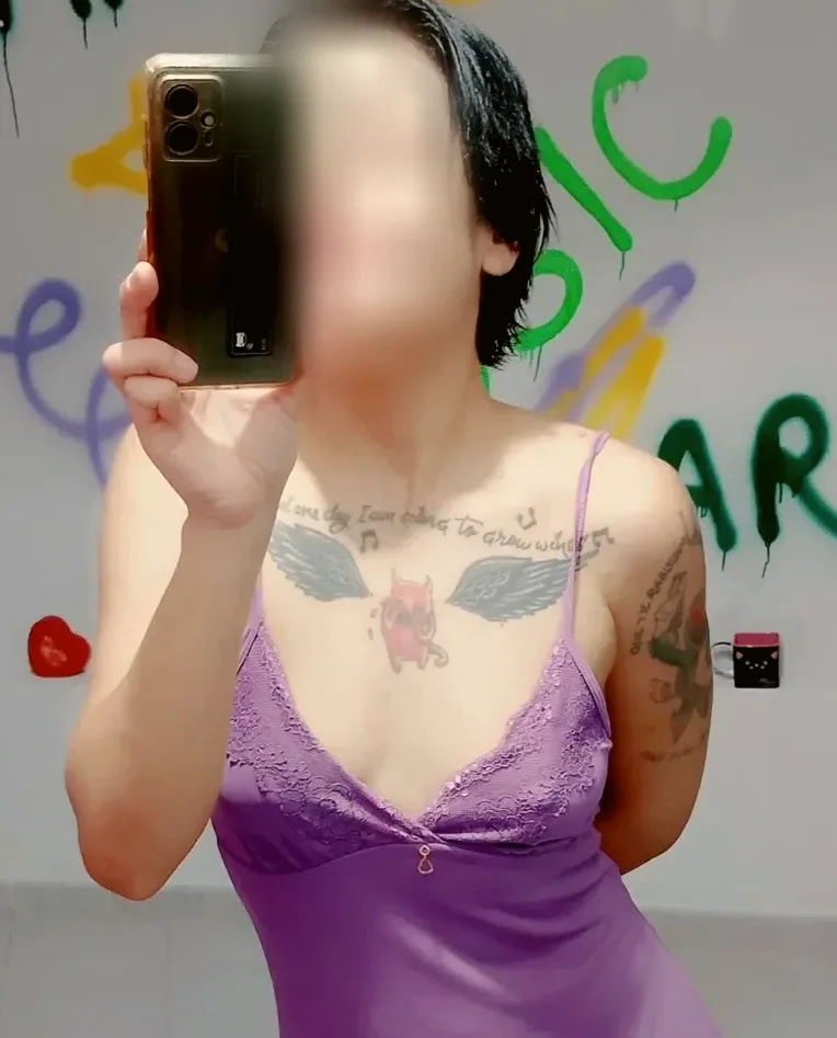 Shania, 21