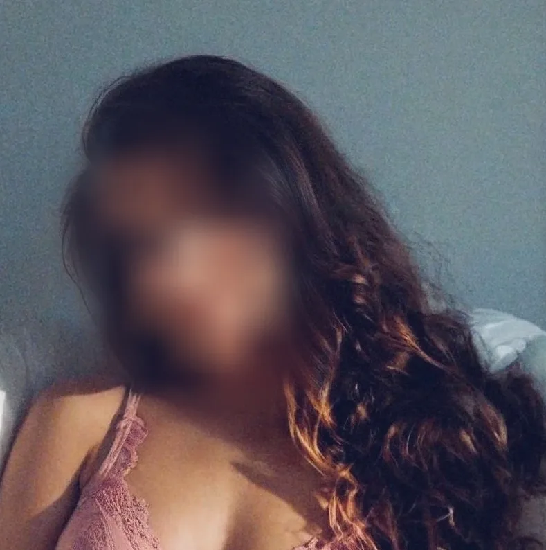 Yasmin, 25