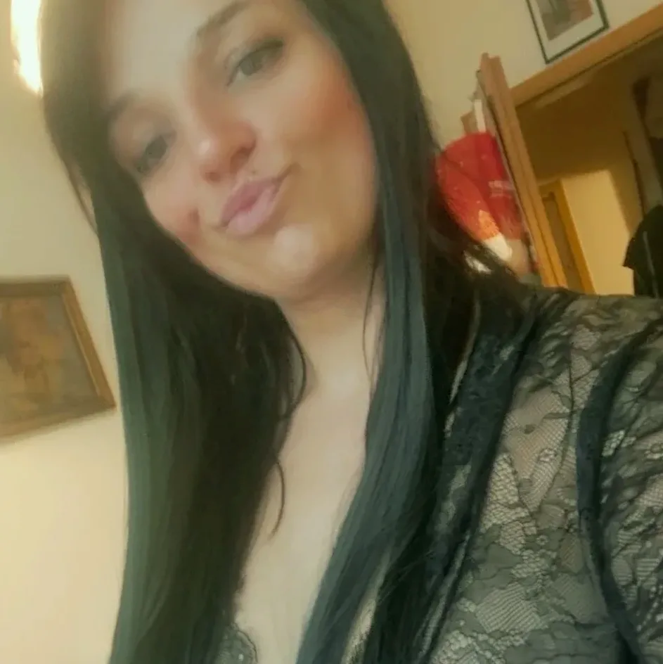 Zoe, 36